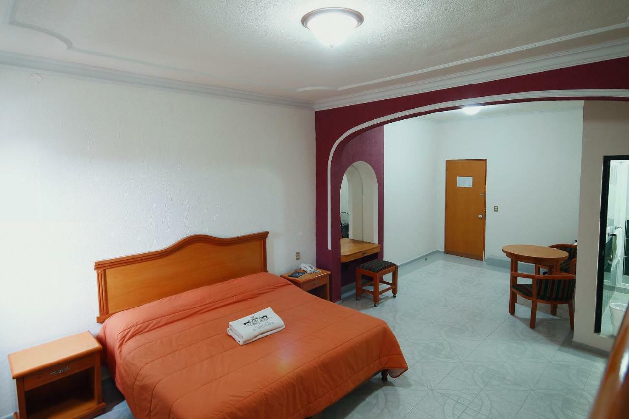 Hotel El Conquistador Monarca. Zitácuaro エクステリア 写真