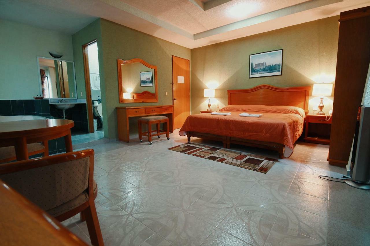 Hotel El Conquistador Monarca. Zitácuaro エクステリア 写真