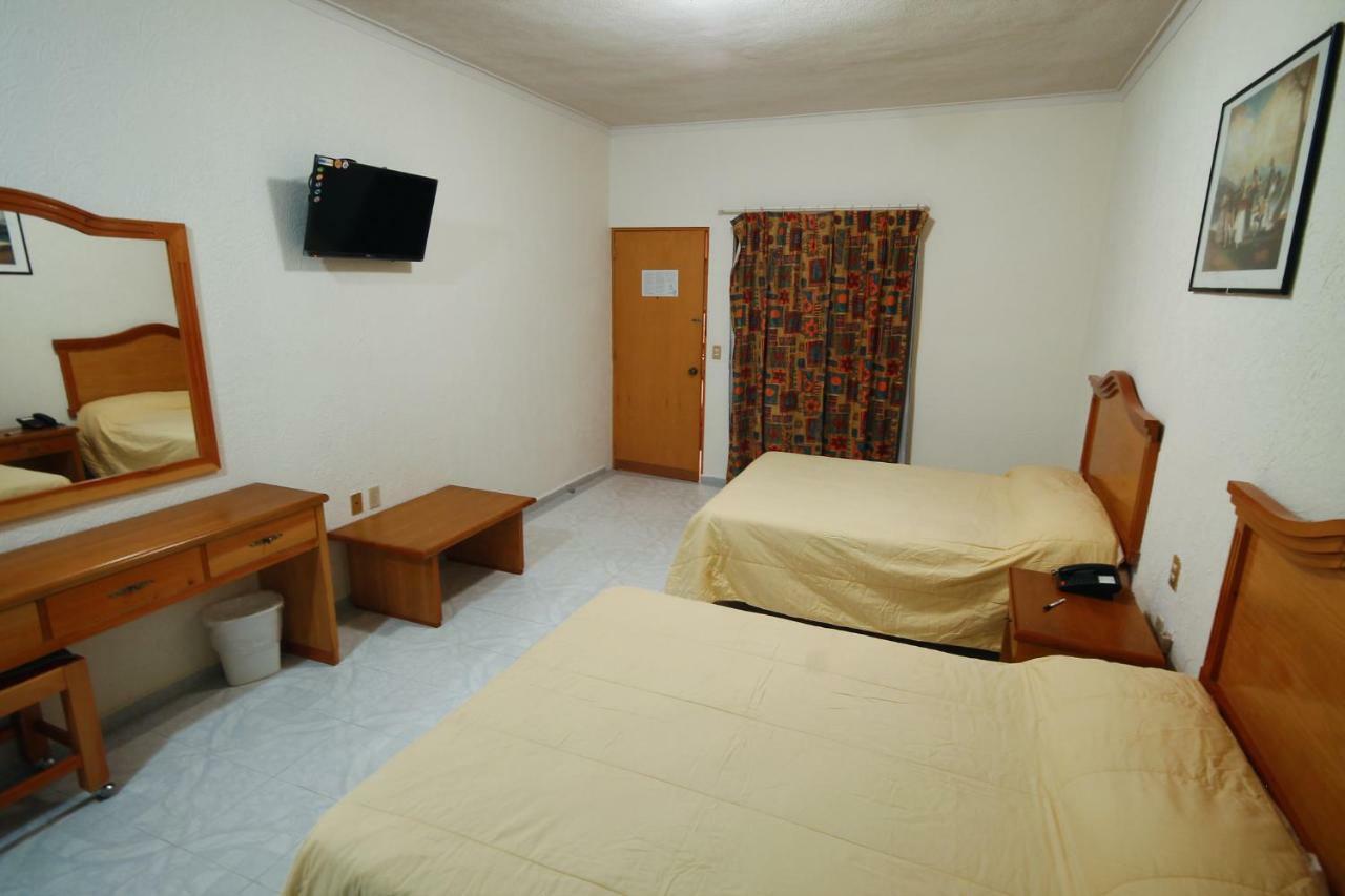 Hotel El Conquistador Monarca. Zitácuaro エクステリア 写真