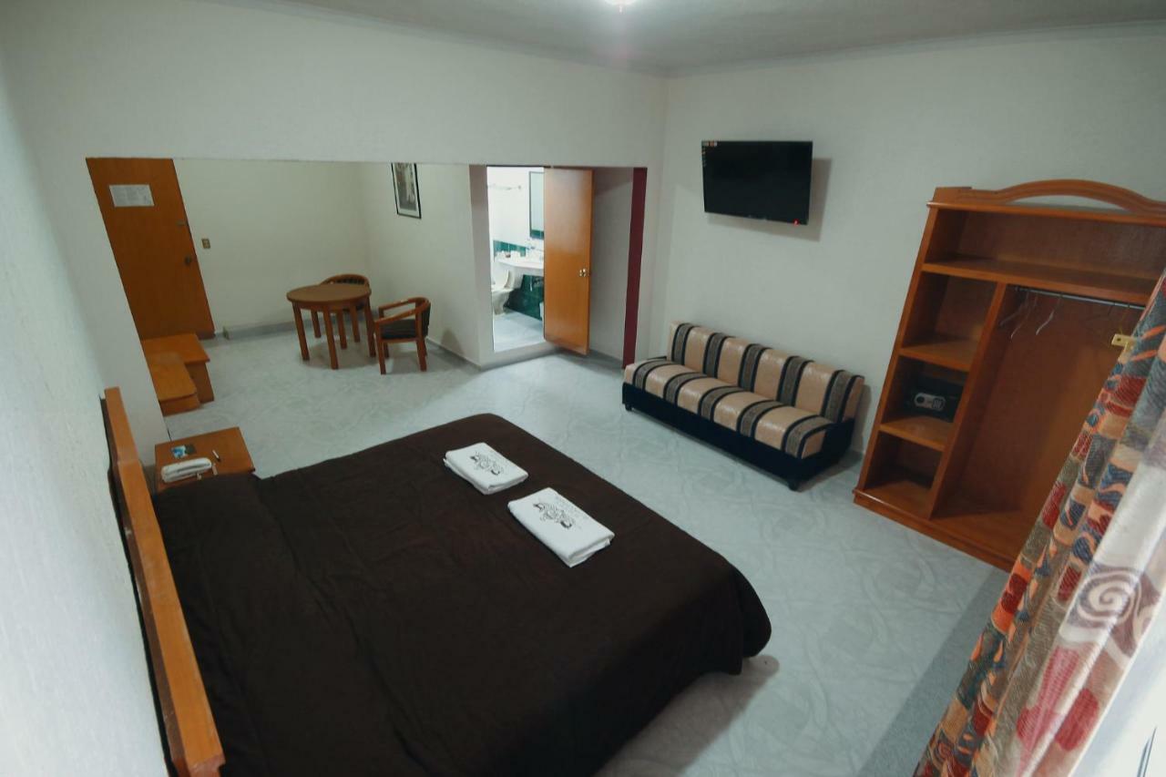 Hotel El Conquistador Monarca. Zitácuaro エクステリア 写真
