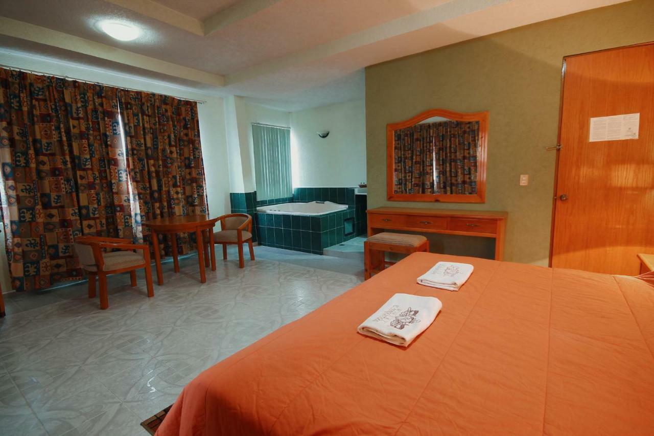 Hotel El Conquistador Monarca. Zitácuaro エクステリア 写真