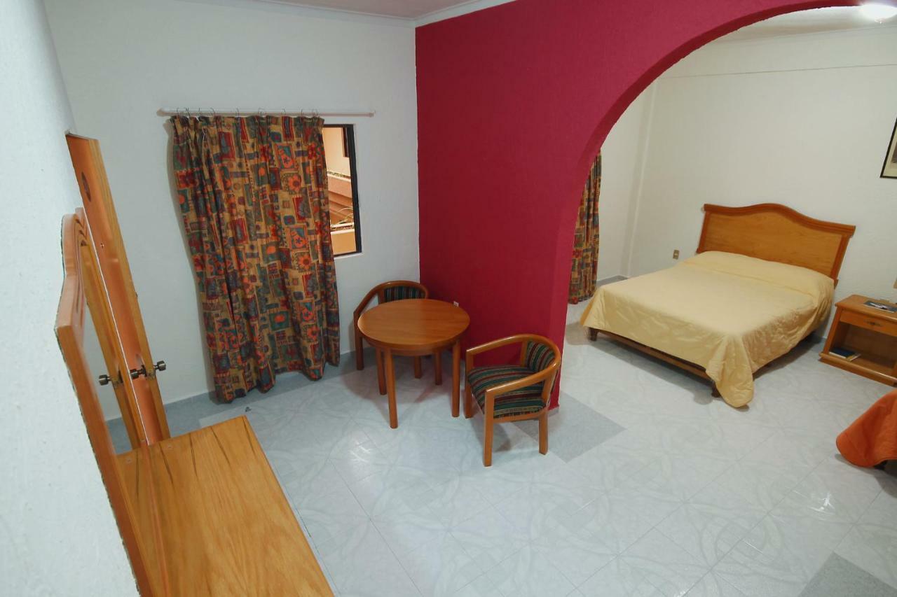 Hotel El Conquistador Monarca. Zitácuaro エクステリア 写真