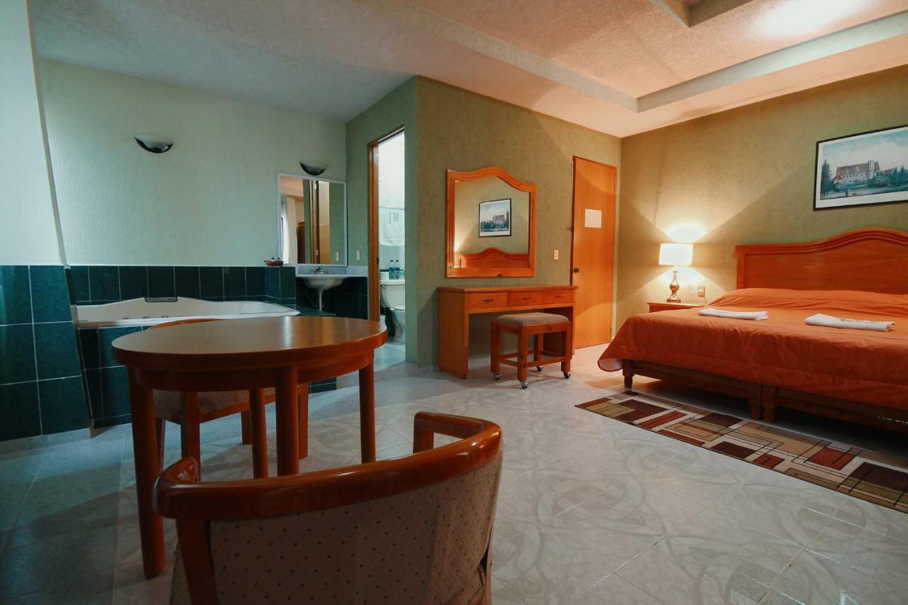 Hotel El Conquistador Monarca. Zitácuaro エクステリア 写真