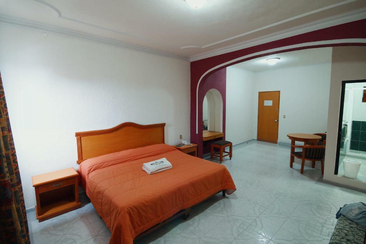 Hotel El Conquistador Monarca. Zitácuaro エクステリア 写真
