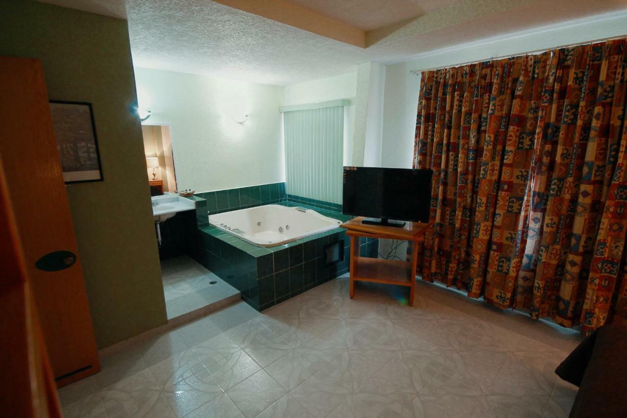 Hotel El Conquistador Monarca. Zitácuaro エクステリア 写真