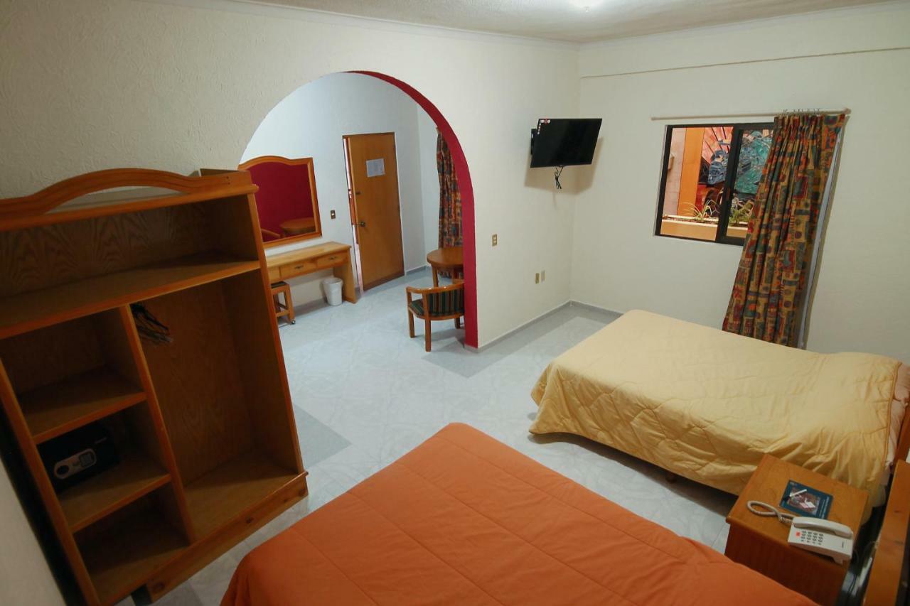 Hotel El Conquistador Monarca. Zitácuaro エクステリア 写真