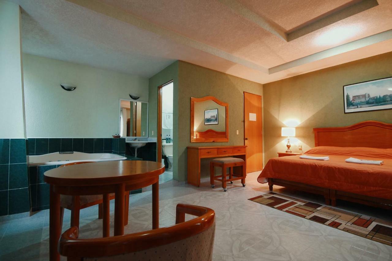 Hotel El Conquistador Monarca. Zitácuaro エクステリア 写真
