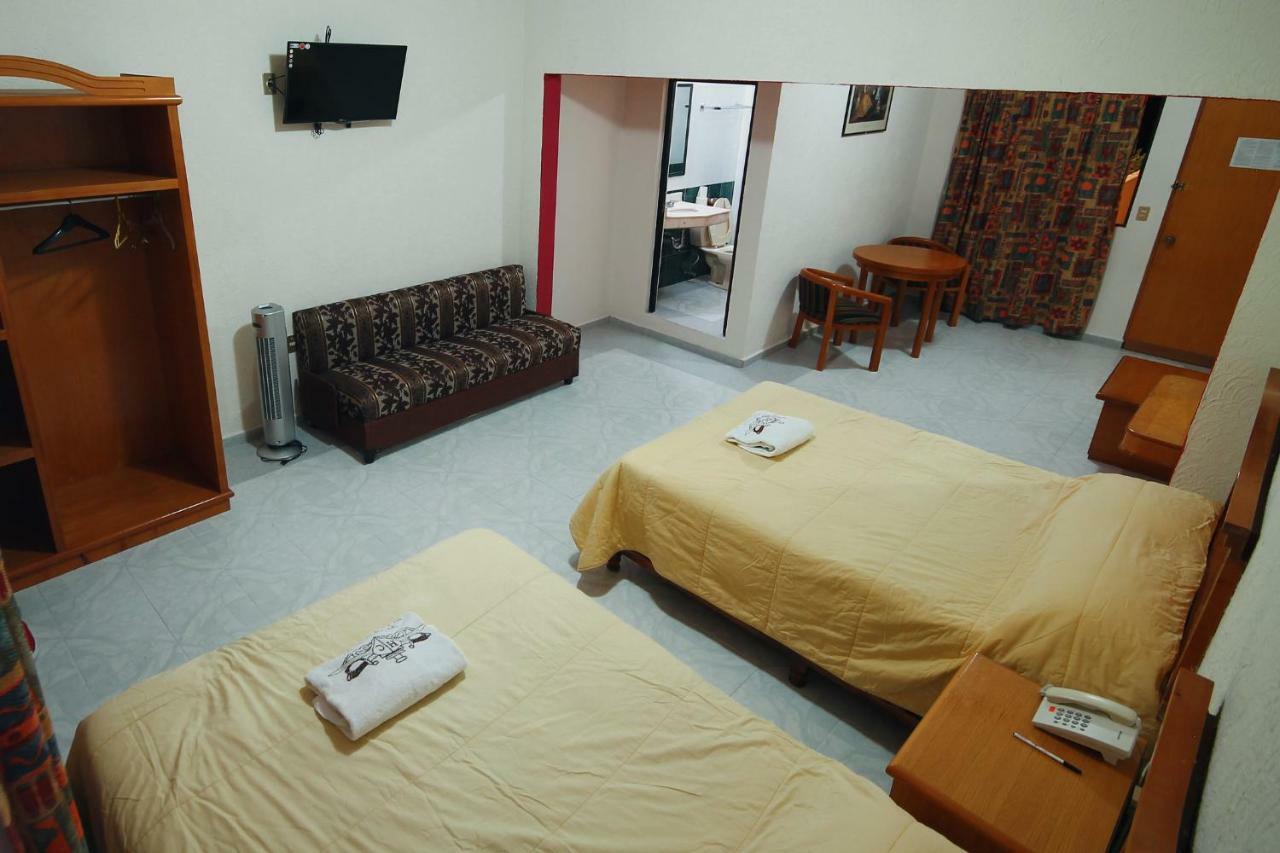 Hotel El Conquistador Monarca. Zitácuaro エクステリア 写真