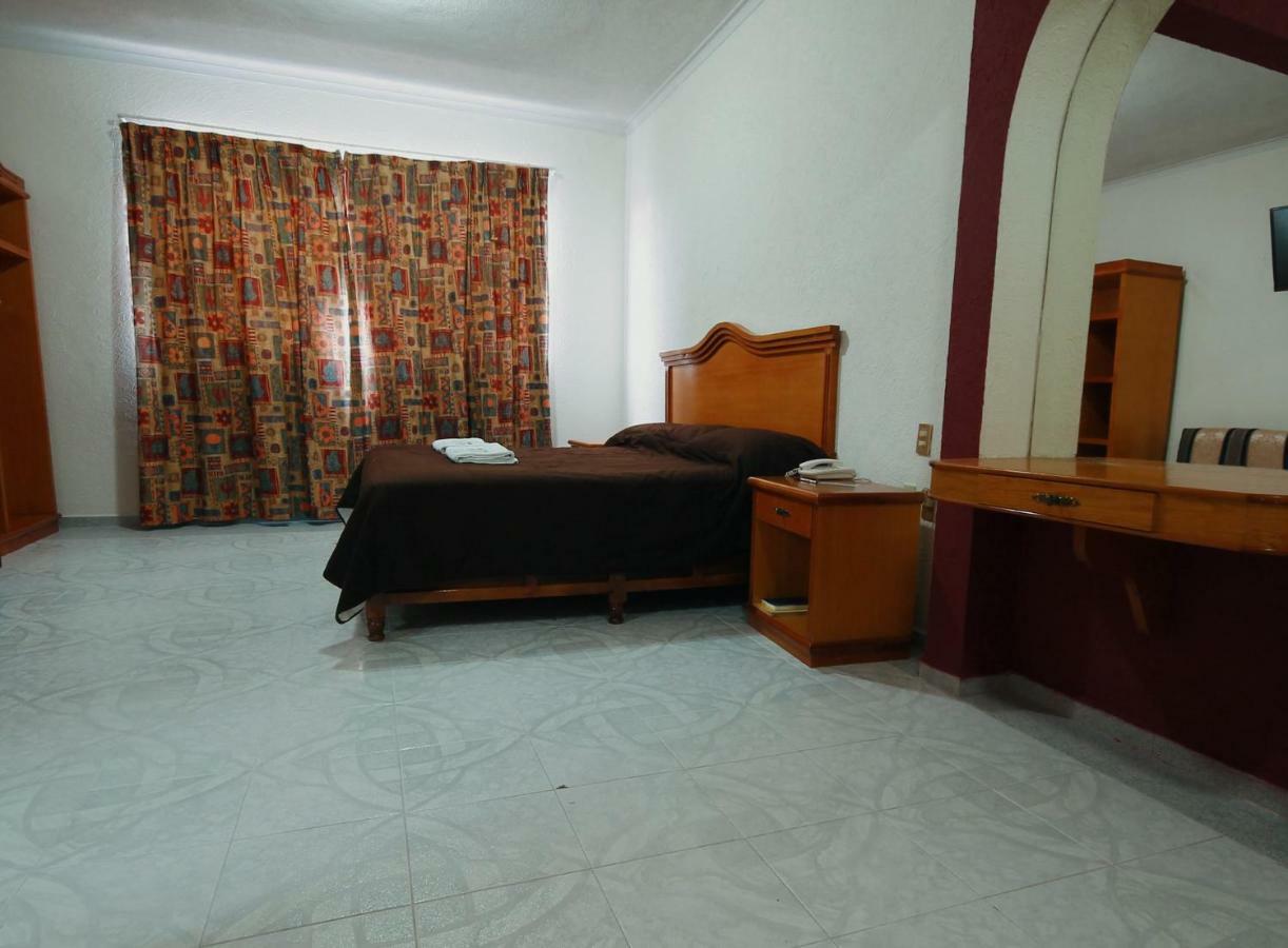Hotel El Conquistador Monarca. Zitácuaro エクステリア 写真